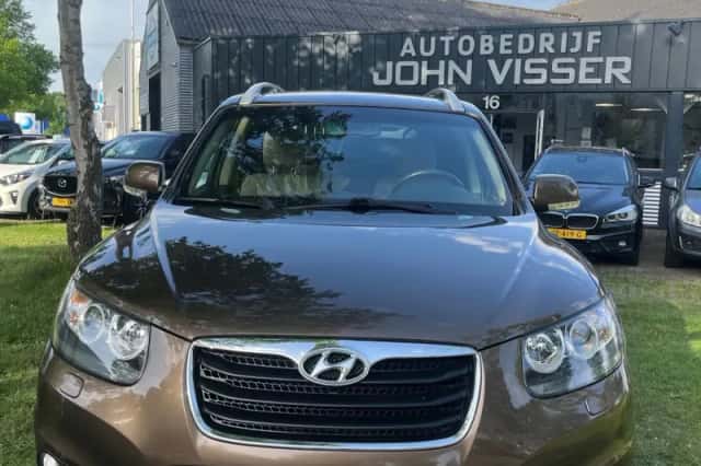 Hyundai Santa Fe (2011) thumbnail 4