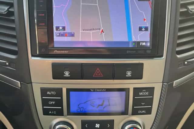 Hyundai Santa Fe (2011) thumbnail 5