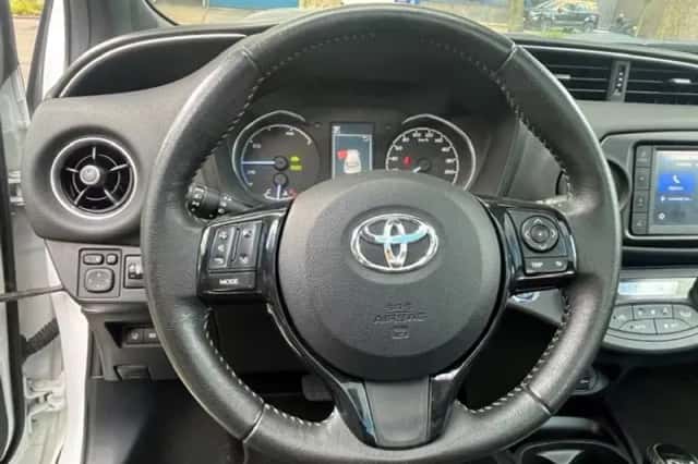 Toyota Yaris (2019) thumbnail 3