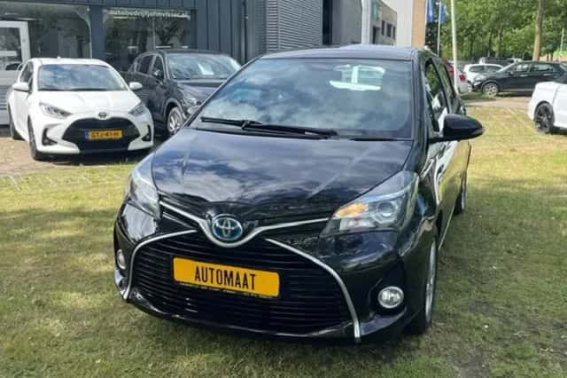 Toyota Yaris (2016) thumbnail 2