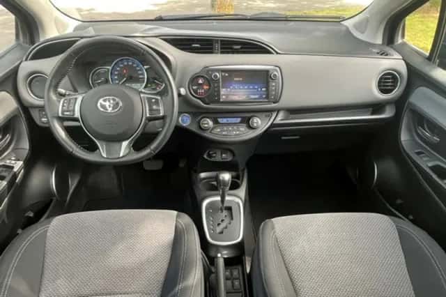 Toyota Yaris (2016) thumbnail 3