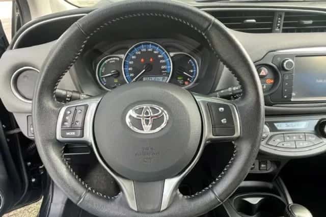 Toyota Yaris (2016) thumbnail 5