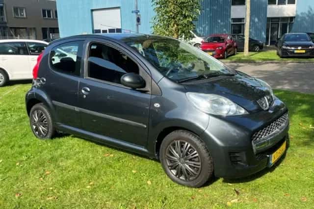 Peugeot 107 (2011) thumbnail 2