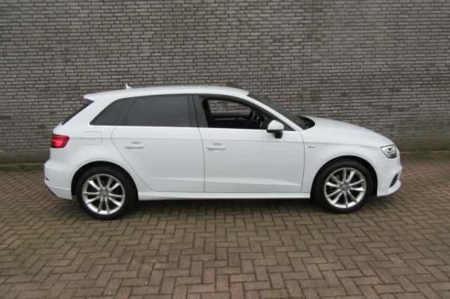Audi A3 (2018) thumbnail 2