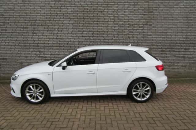 Audi A3 (2018) thumbnail 4