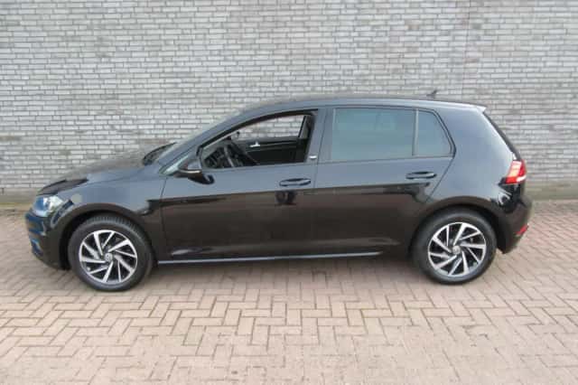 Volkswagen Golf (2018) thumbnail 4