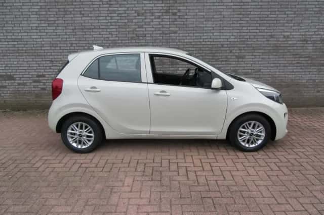 Kia Picanto (2023) thumbnail 2
