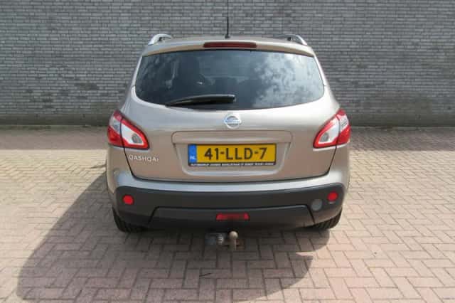 Nissan Qashqai (2010) thumbnail 3