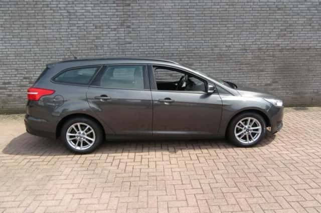 Ford Focus (2015) thumbnail 2