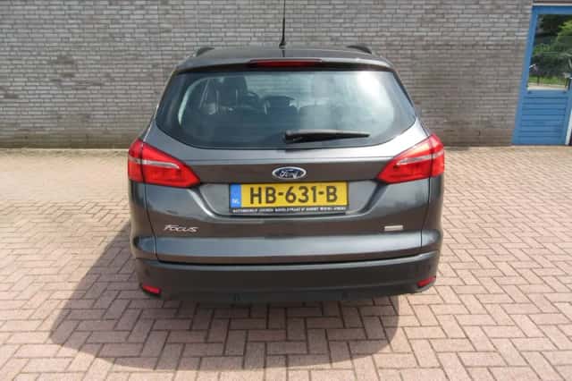 Ford Focus (2015) thumbnail 3