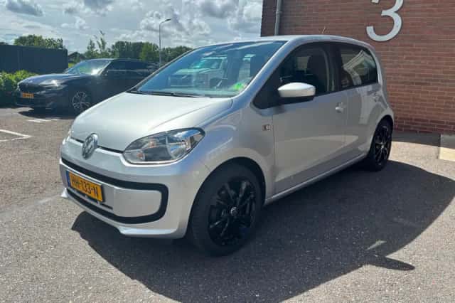 Volkswagen Up! (2015) thumbnail 2