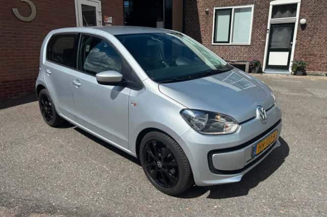 Volkswagen Up! (2015) thumbnail 5