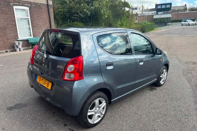 Suzuki Alto (2012) thumbnail 4