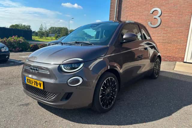 Fiat 500 (2021) thumbnail 2