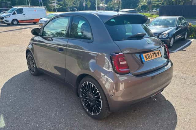 Fiat 500 (2021) thumbnail 3