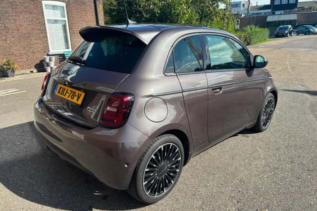Fiat 500 (2021) thumbnail 4
