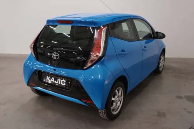 Toyota Aygo (2015) thumbnail 2
