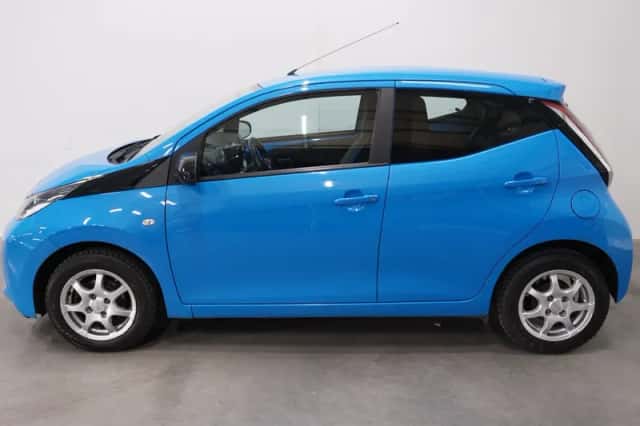 Toyota Aygo (2015) thumbnail 3
