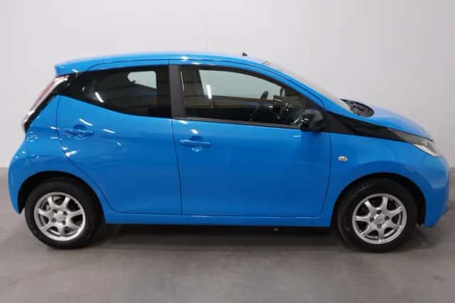 Toyota Aygo (2015) thumbnail 5