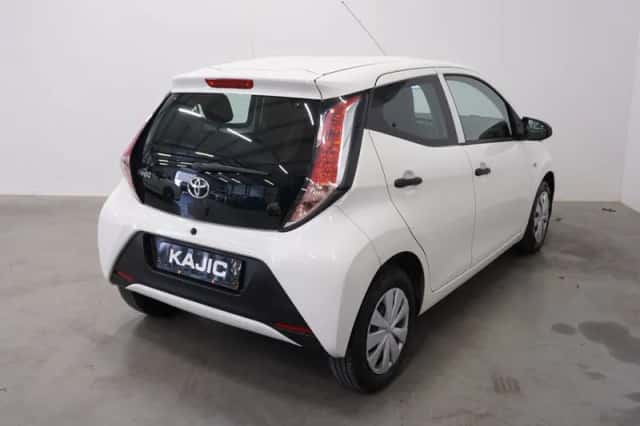 Toyota Aygo (2017) thumbnail 2