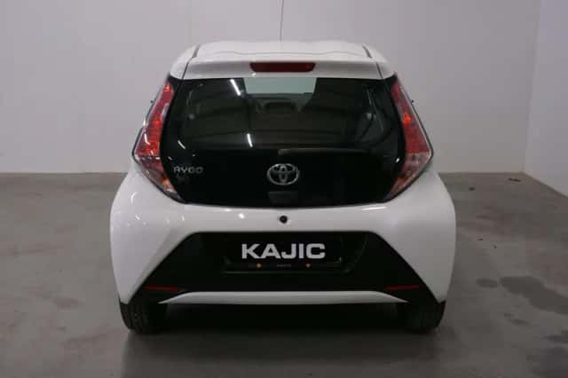 Toyota Aygo (2017) thumbnail 6
