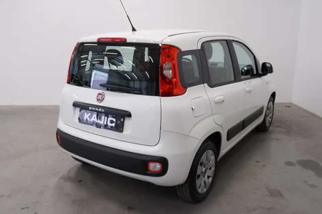Fiat Panda (2015) thumbnail 2