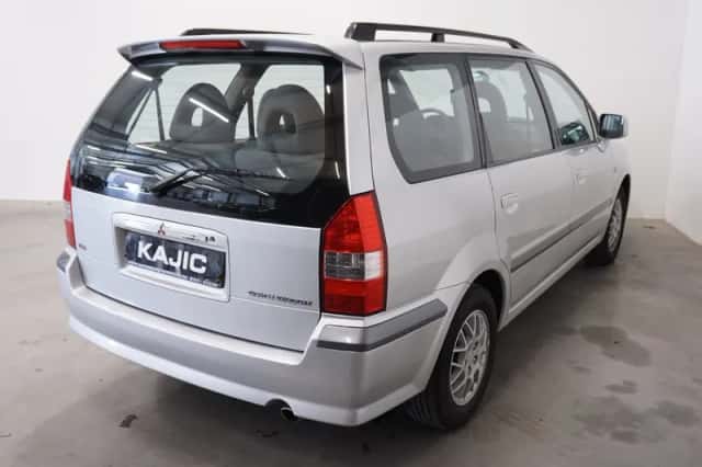 Mitsubishi Space Wagon (2003) thumbnail 2