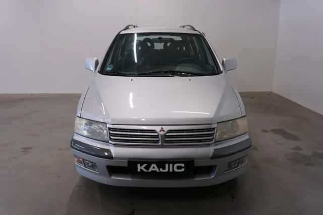 Mitsubishi Space Wagon (2003) thumbnail 4
