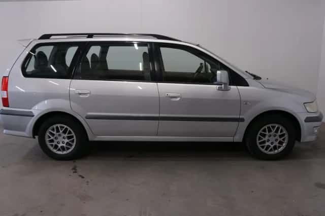 Mitsubishi Space Wagon (2003) thumbnail 5