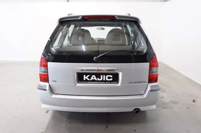 Mitsubishi Space Wagon (2003) thumbnail 6