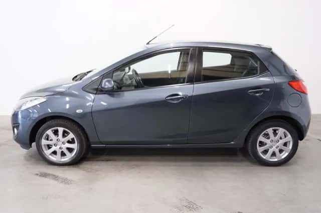 Mazda 2 (2011) thumbnail 3