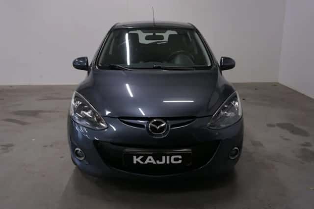 Mazda 2 (2011) thumbnail 4