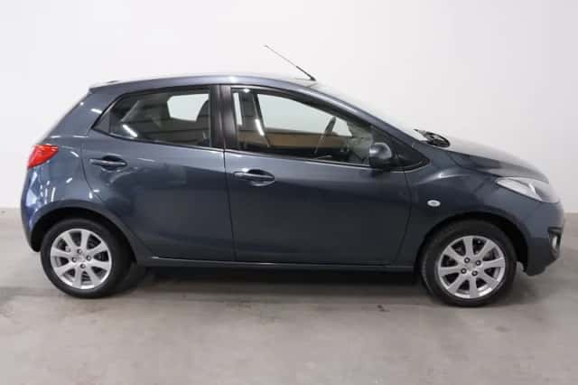 Mazda 2 (2011) thumbnail 5