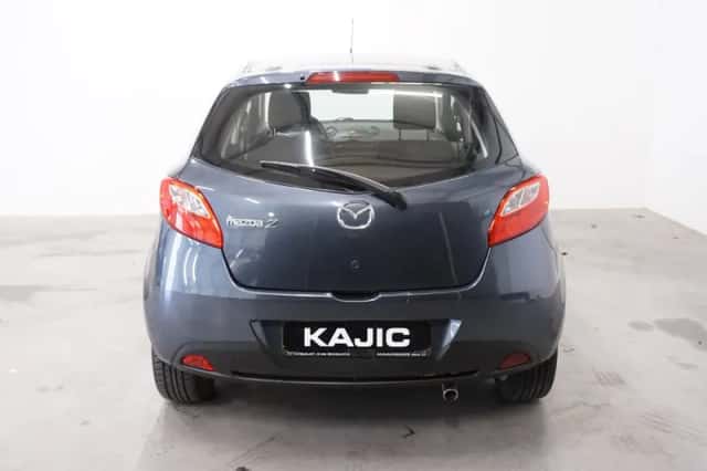 Mazda 2 (2011) thumbnail 6