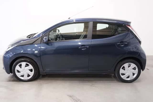 Toyota Aygo (2016) thumbnail 3