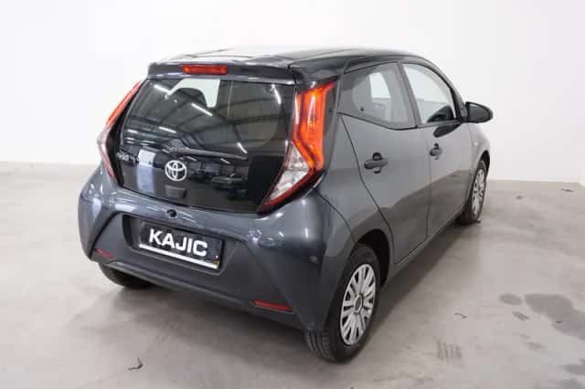 Toyota Aygo (2019) thumbnail 2