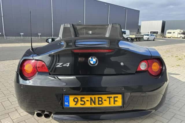 BMW Z4 (2003) thumbnail 5