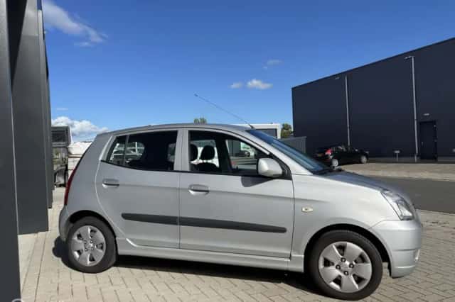Kia Picanto (2006) thumbnail 4