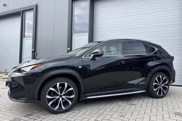 Lexus NX (2016) thumbnail 2