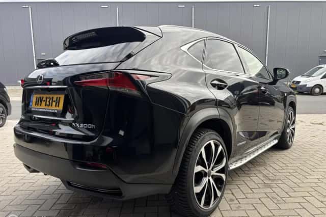 Lexus NX (2016) thumbnail 4