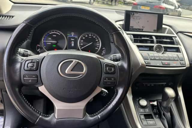 Lexus NX (2016) thumbnail 6