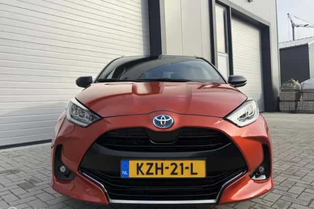 Toyota Yaris (2023) thumbnail 3