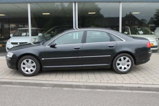 Audi A8 (2003) thumbnail 2