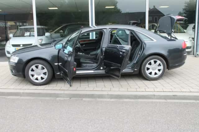 Audi A8 (2003) thumbnail 4