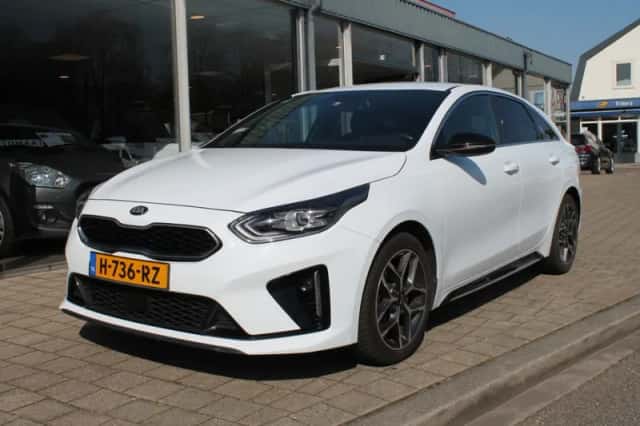 Kia ProCeed (2020) thumbnail 2