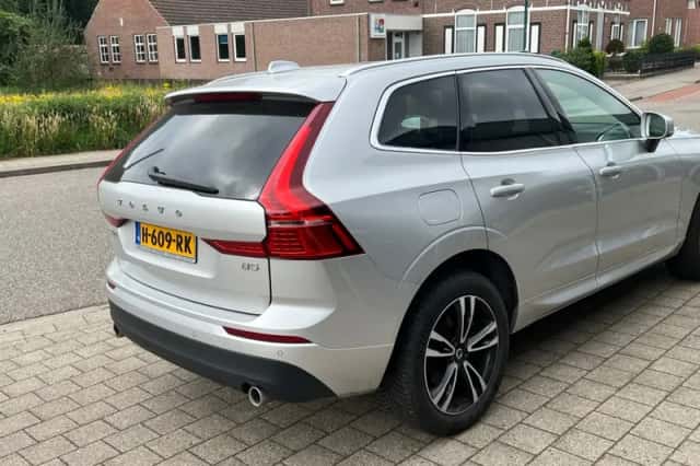 Volvo XC60 (2020) thumbnail 3