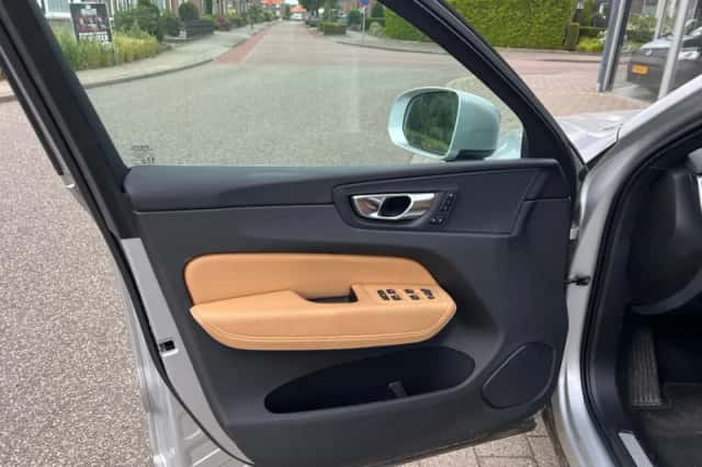 Volvo XC60 (2020) thumbnail 6