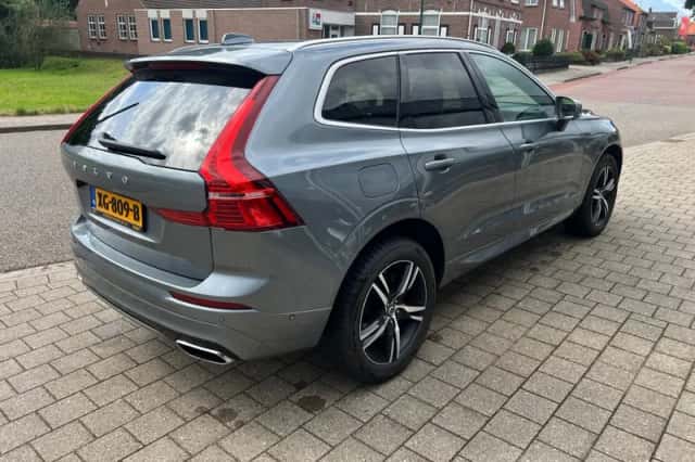 Volvo XC60 (2019) thumbnail 3