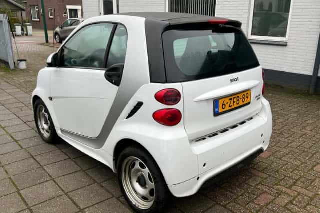Smart ForTwo (2014) thumbnail 3