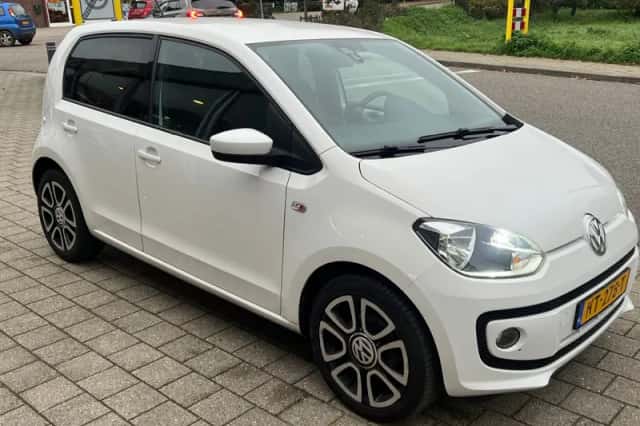 Volkswagen Up! (2016) thumbnail 2